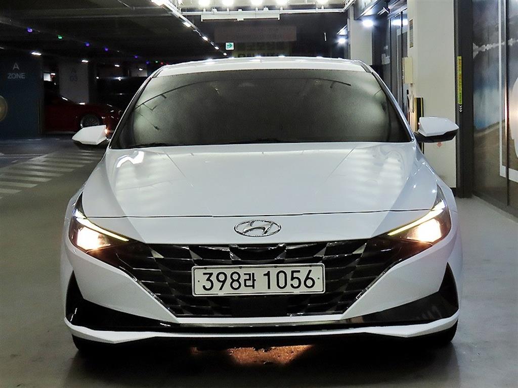 HYUNDAI Avante - Vista 2