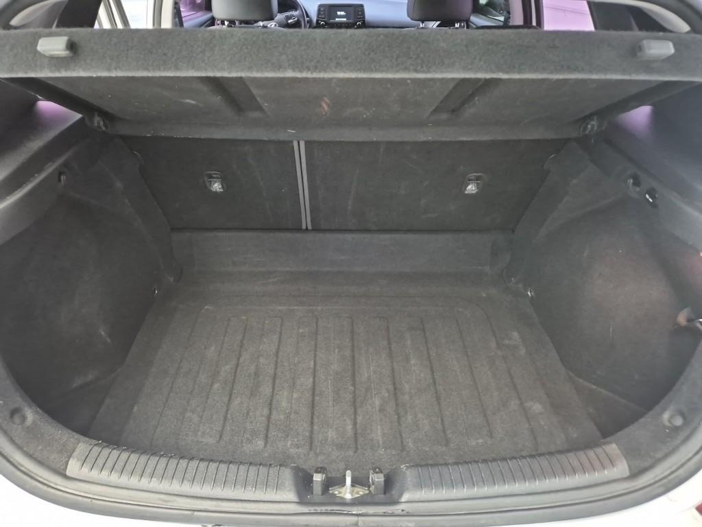 HYUNDAI i30 2018 Blanco - Importación desde Corea - HF Imports Iquique - Foto 18