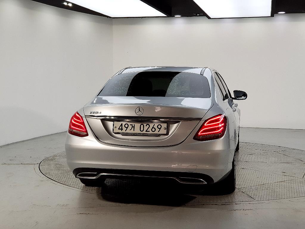 Mercedes Benz C Class - Vista 3