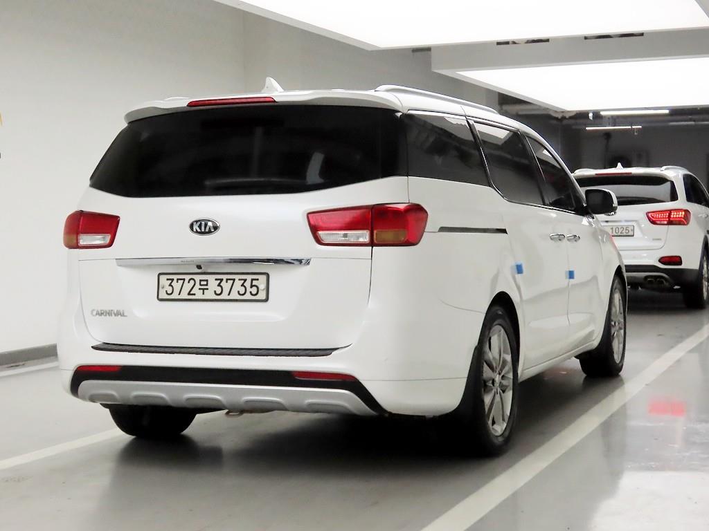 KIA Carnival - Vista 4