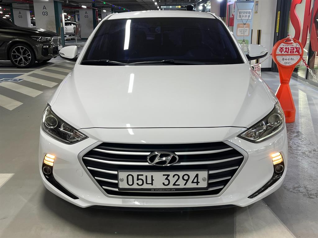 HYUNDAI Avante - Vista 2