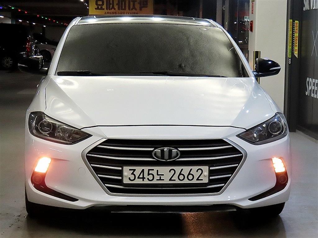 HYUNDAI Avante - Vista 2