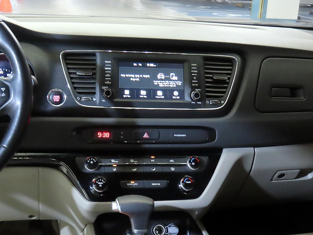 KIA Carnival - Vista 11