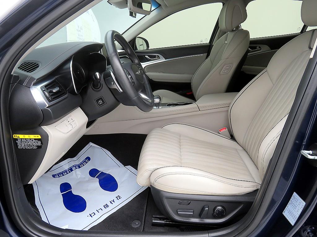 Genesis G70 - Vista 6