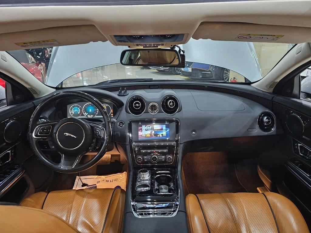 Jaguar XJ - Vista 8
