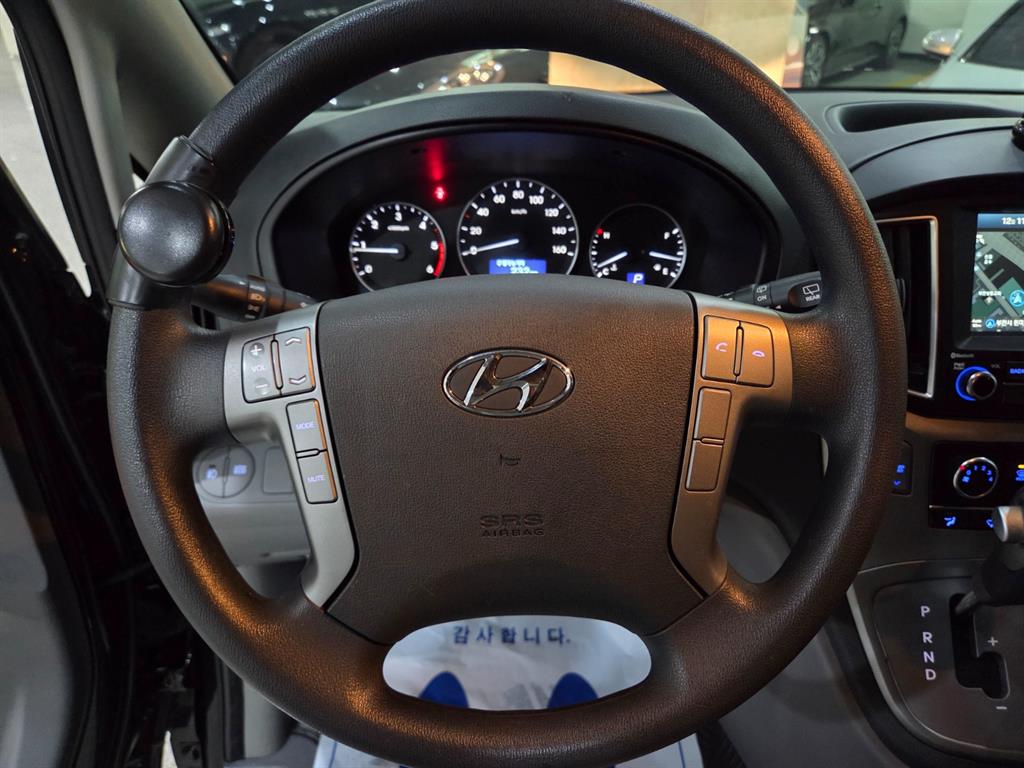 HYUNDAI Starex - Vista 10