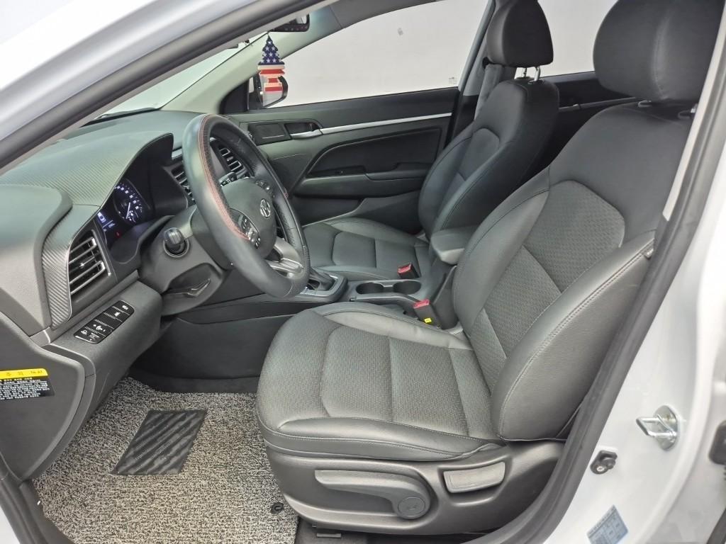 HYUNDAI Avante - Vista 10