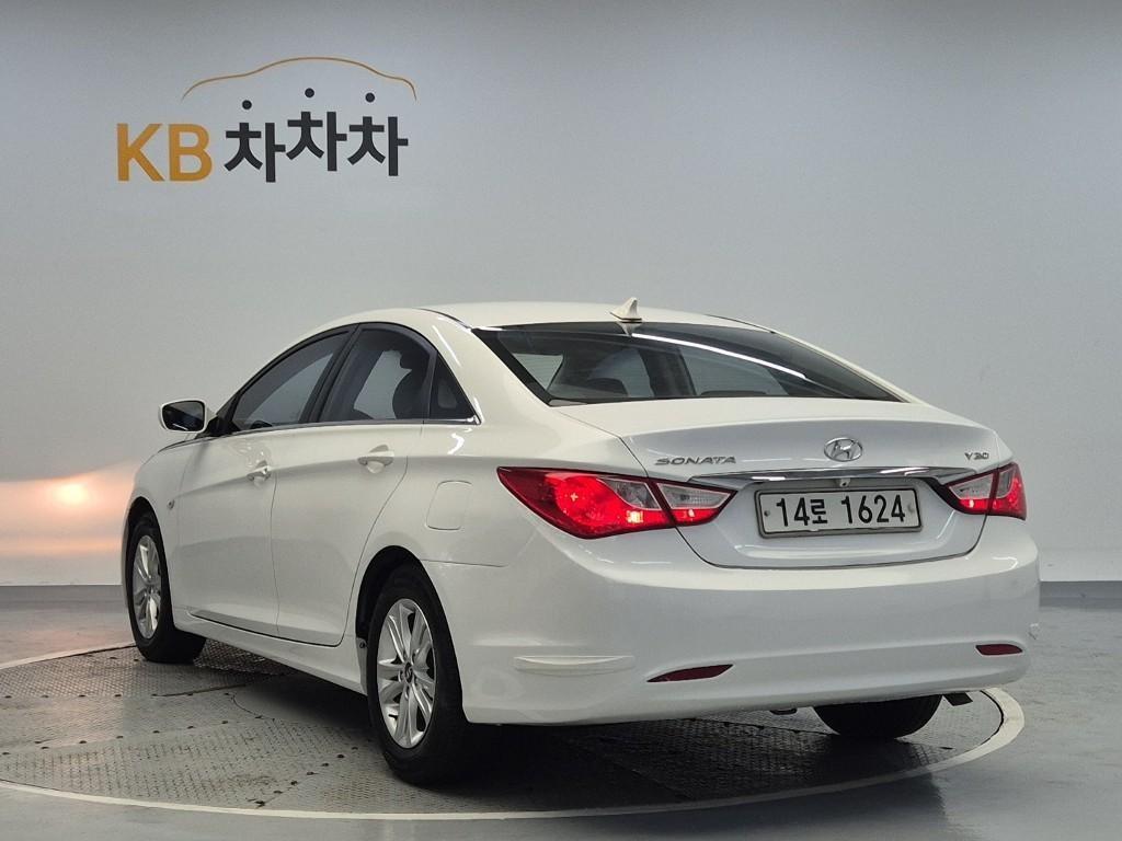 HYUNDAI Sonata - Vista 2