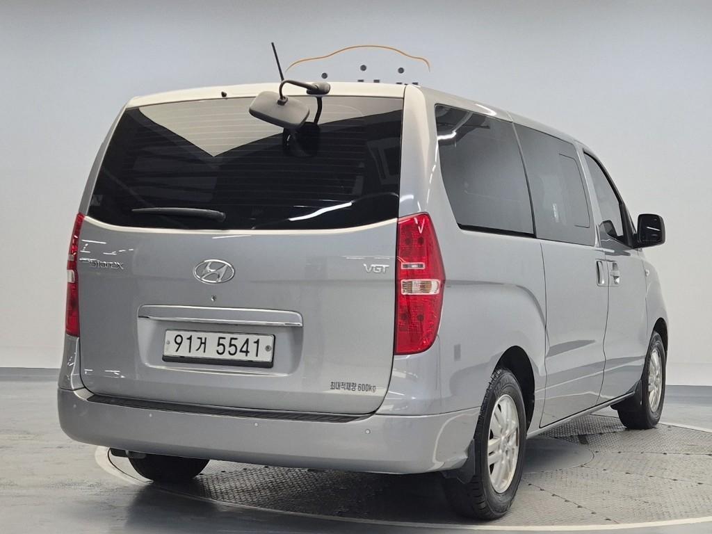 HYUNDAI Starex - Vista 3