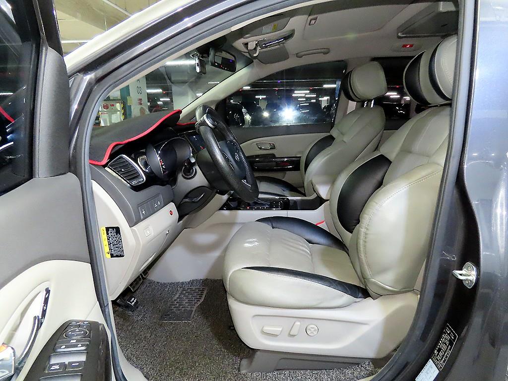 KIA Carnival - Vista 6