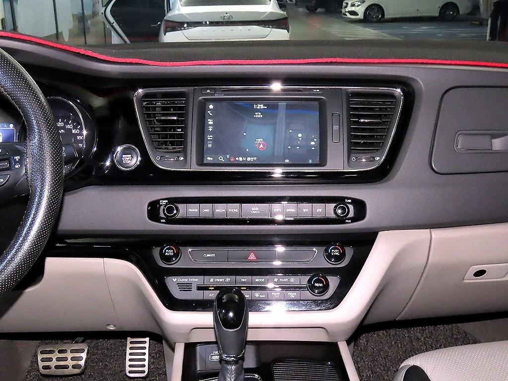 KIA Carnival - Vista 11