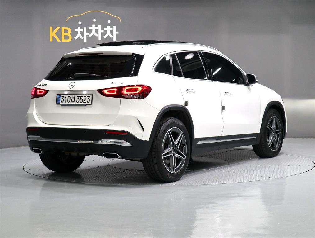Mercedes Benz GLA Class - Vista 3