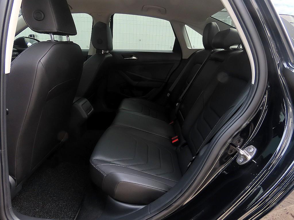 Volkswagen Jetta - Vista 6