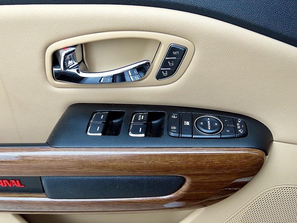 KIA Carnival - Vista 11