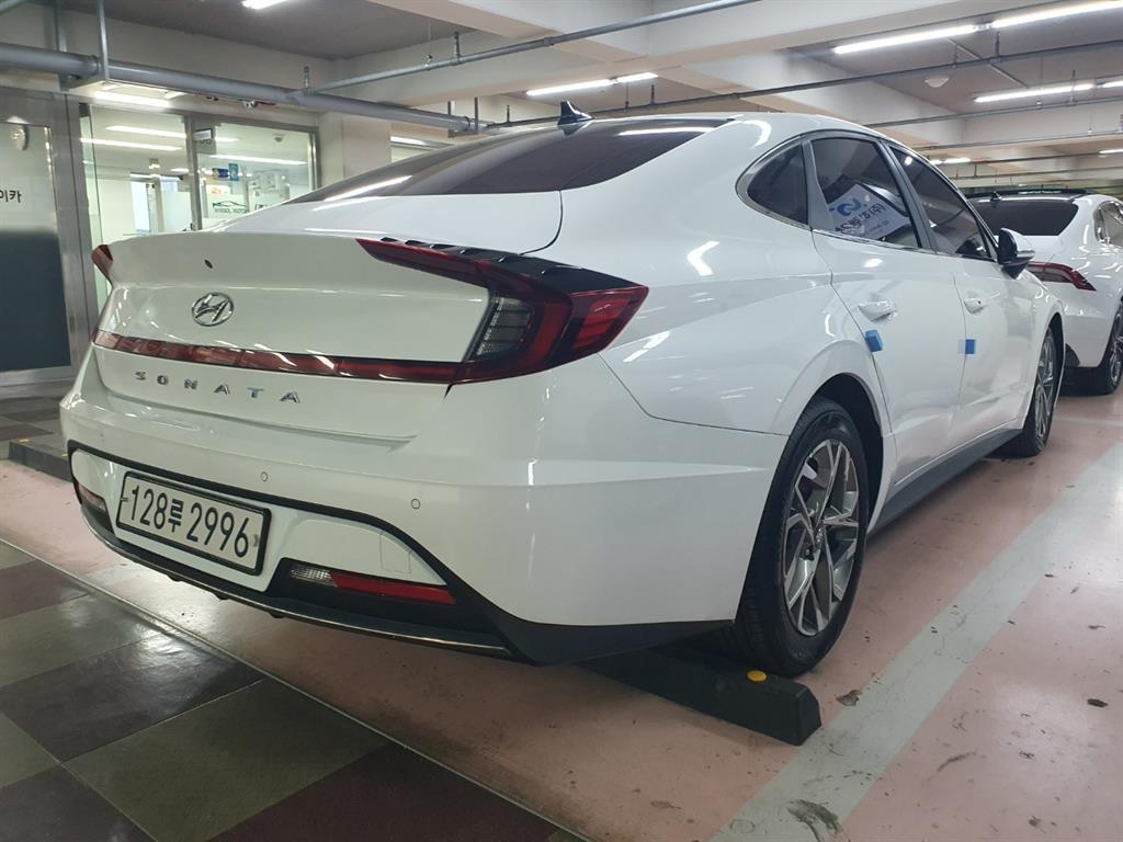 HYUNDAI Sonata - Vista 3