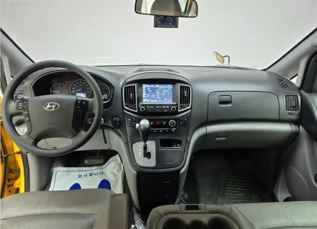 HYUNDAI Starex - Vista 7