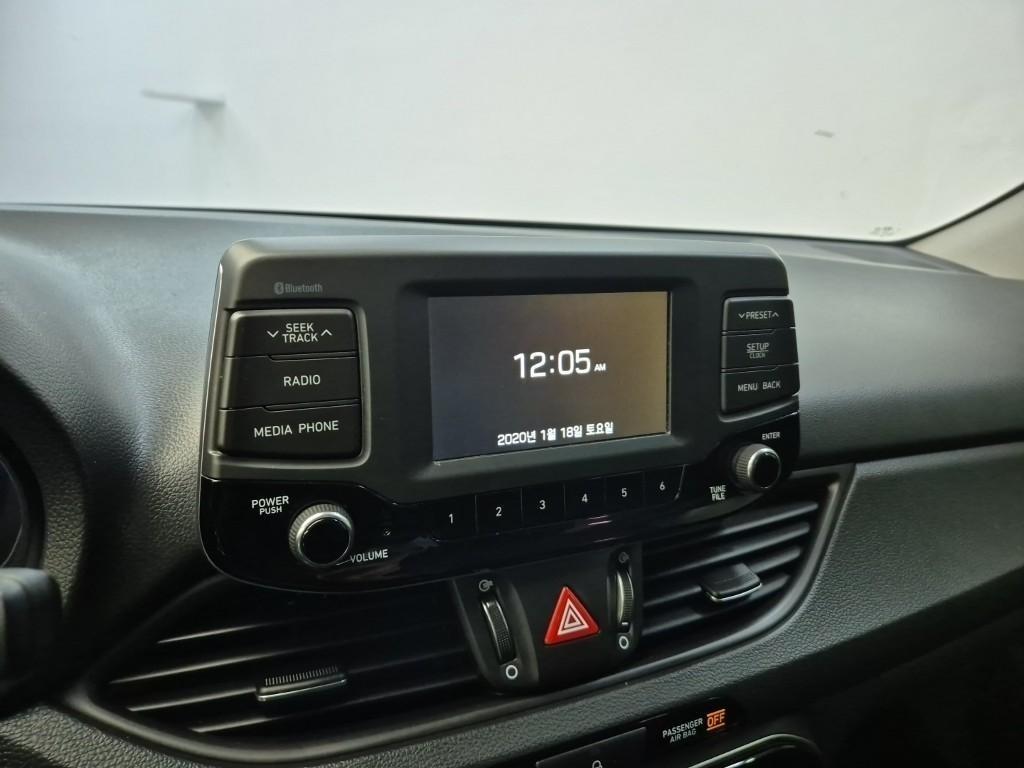 HYUNDAI i30 2018 Blanco - Importación desde Corea - HF Imports Iquique - Foto 17