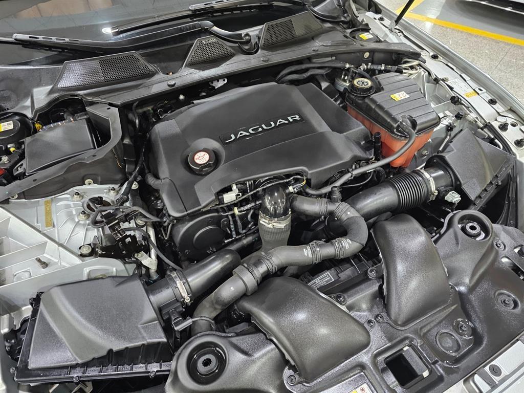 Jaguar XJ - Vista 5