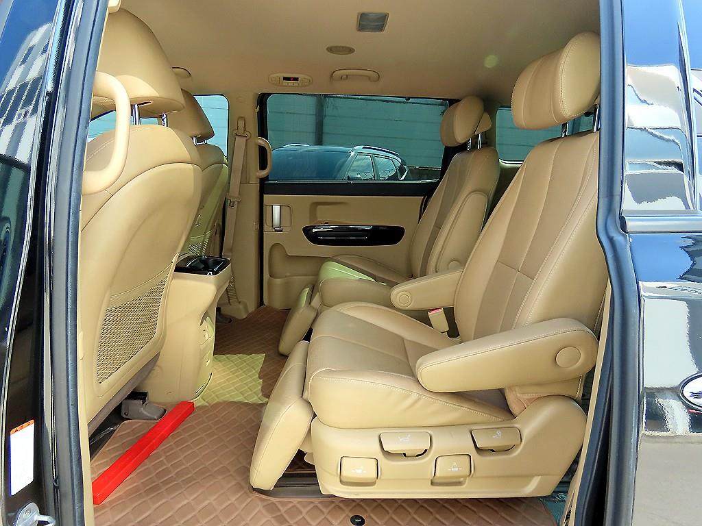 KIA Carnival - Vista 6