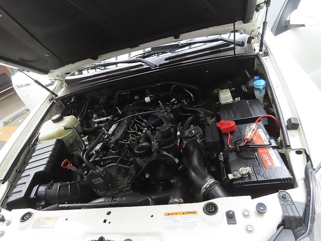 Ssangyong Rexton 2017 Blanco - Importación desde Corea - HF Imports Iquique - Foto 7
