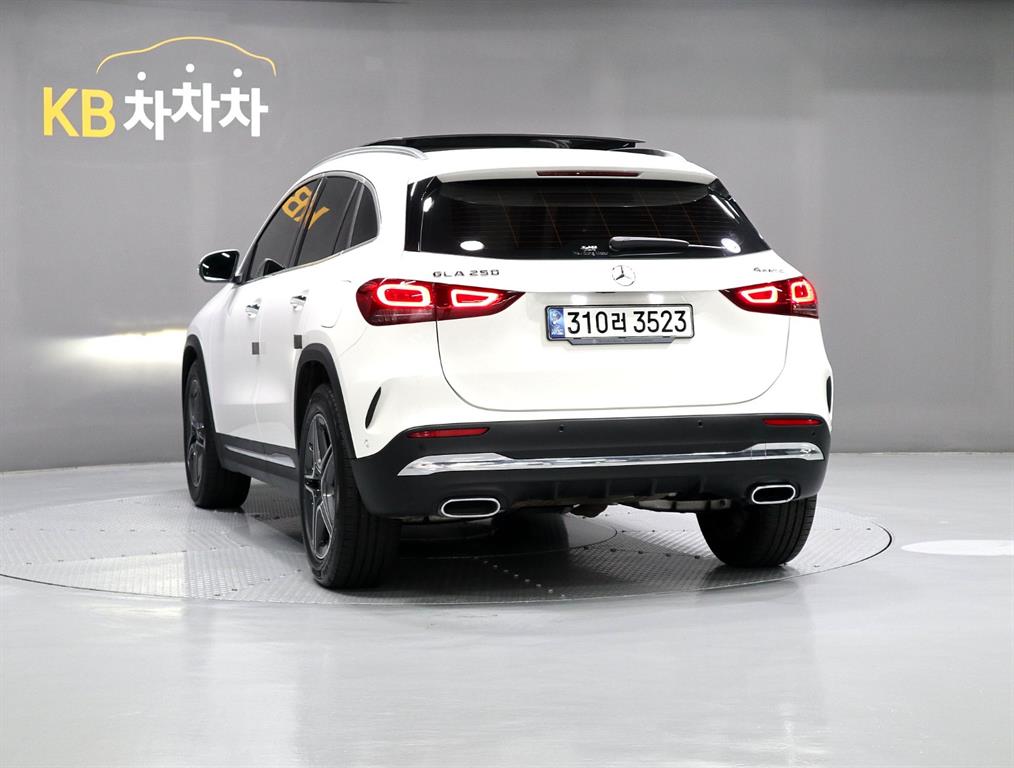 Mercedes Benz GLA Class - Vista 4