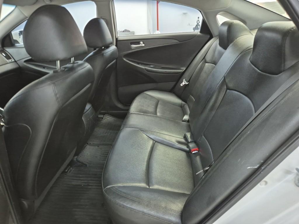 HYUNDAI Sonata - Vista 12