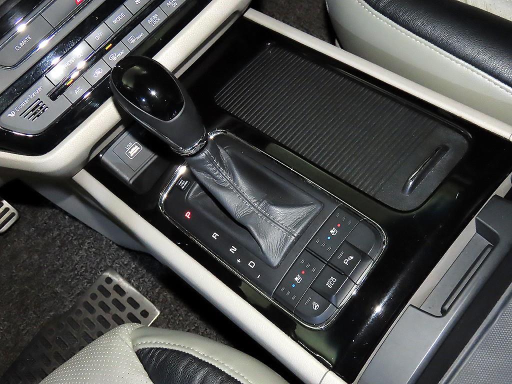 KIA Carnival - Vista 12