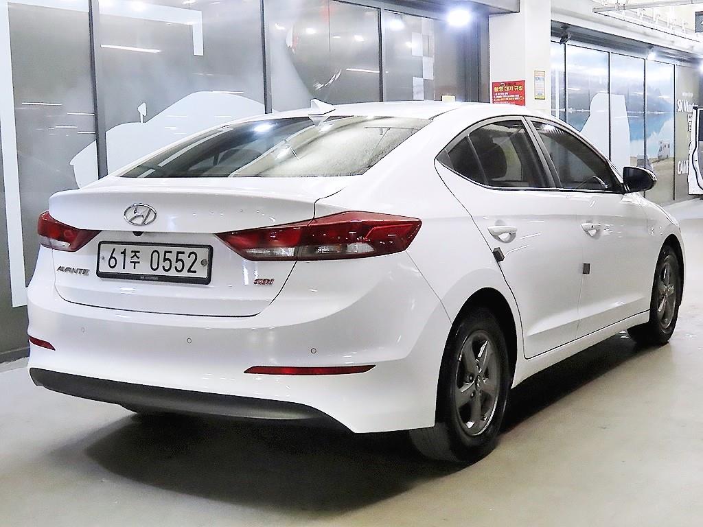 HYUNDAI Avante - Vista 4
