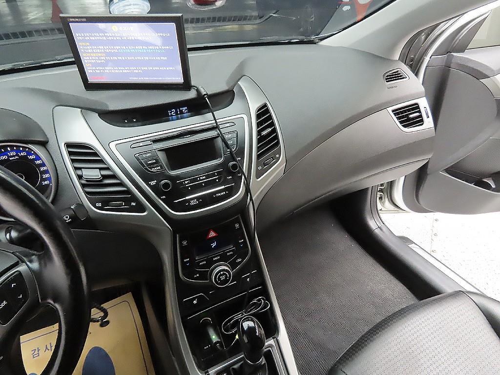 HYUNDAI Avante 2015 Gris - Importación desde Corea - HF Imports Iquique - Foto 7