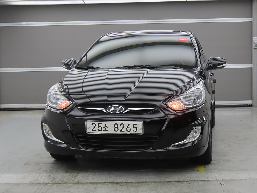 HYUNDAI Accent - Vista 2
