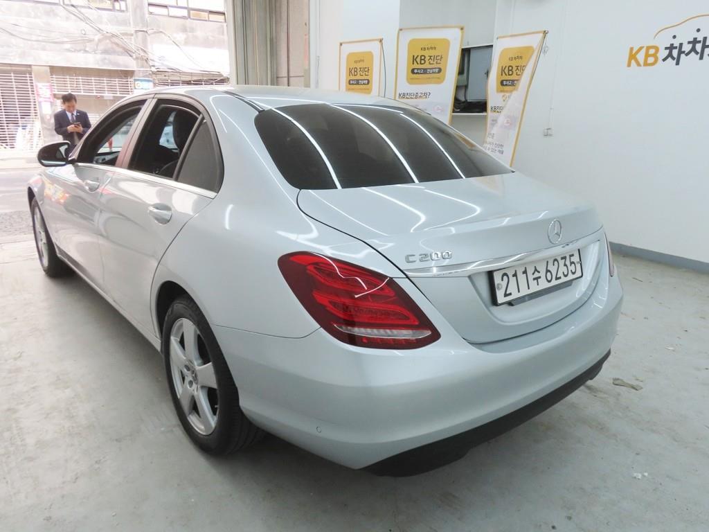 Mercedes Benz C Class - Vista 4