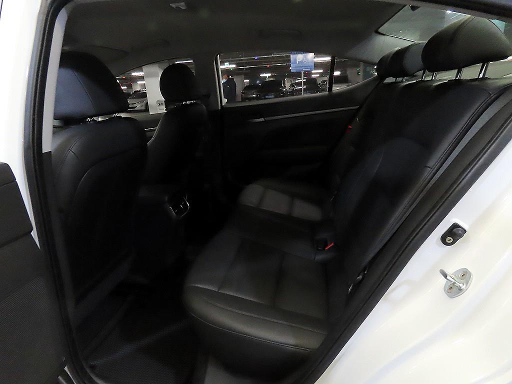 HYUNDAI Avante - Vista 7