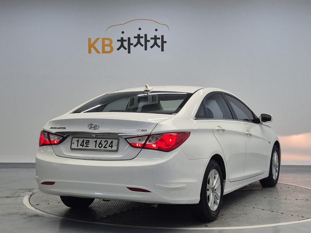 HYUNDAI Sonata - Vista 3