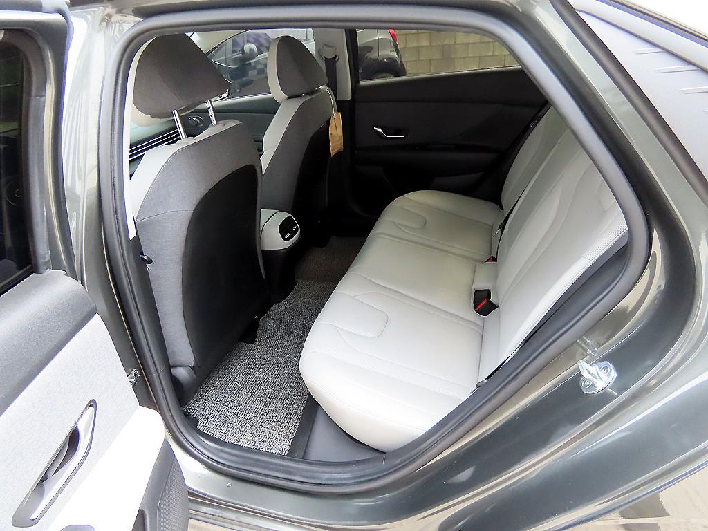 HYUNDAI Avante - Vista 6