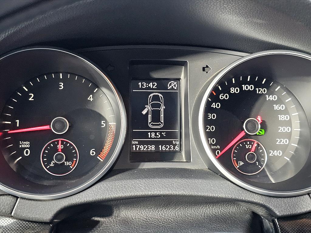 Volkswagen Golf - Vista 7