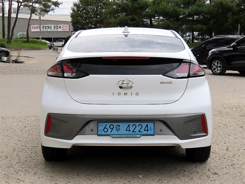 HYUNDAI Ioniq - Vista 4