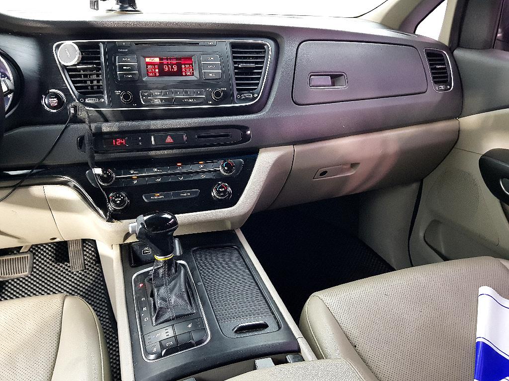 KIA Carnival - Vista 10