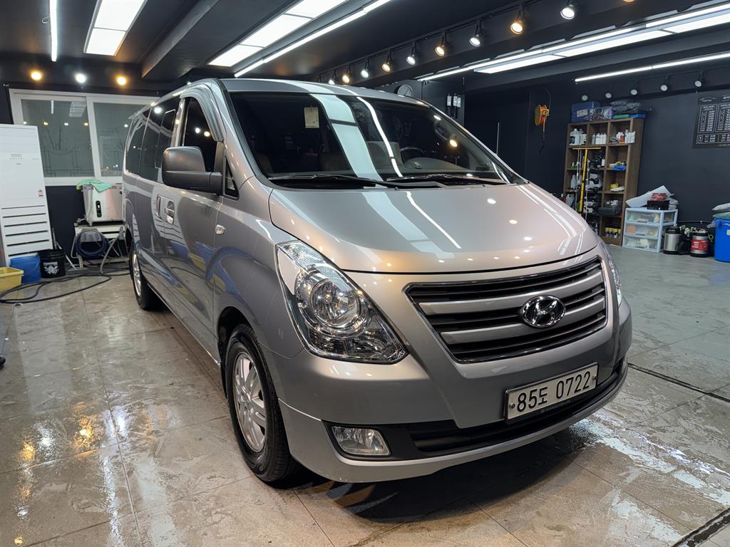 HYUNDAI Starex - Vista 3