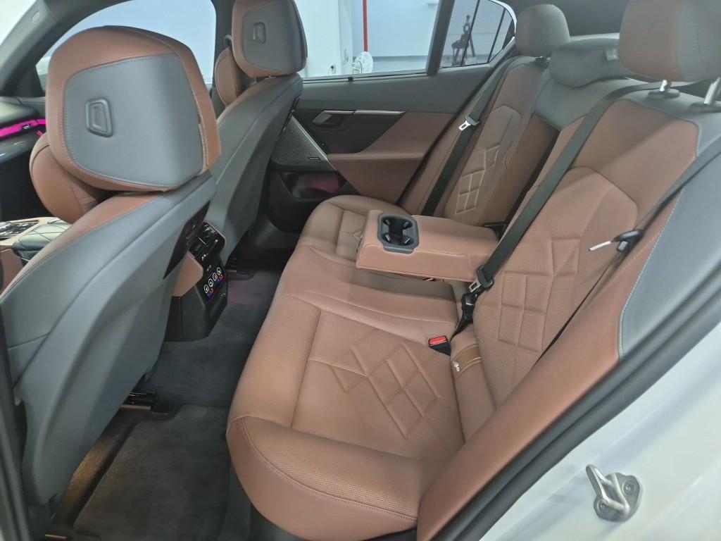 BMW 5 Series - Vista 11