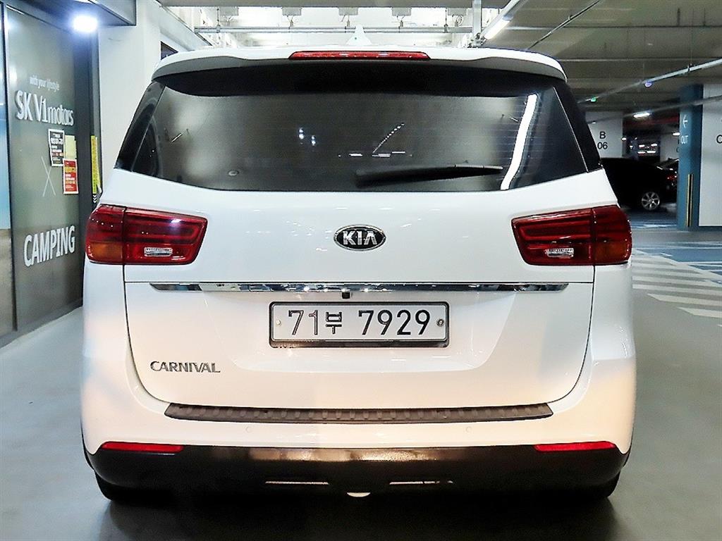 KIA Carnival - Vista 5
