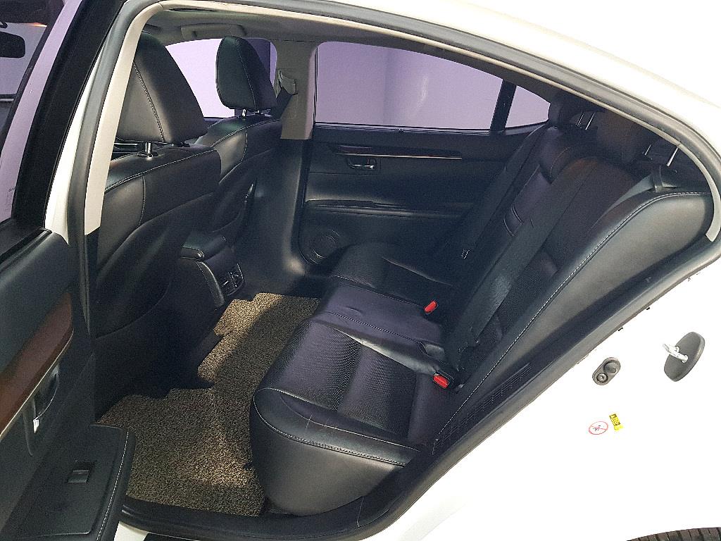 Lexus ES - Vista 9