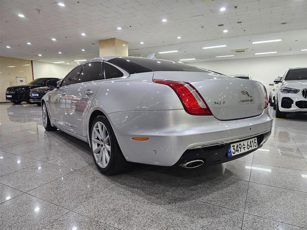 Jaguar XJ - Vista 3