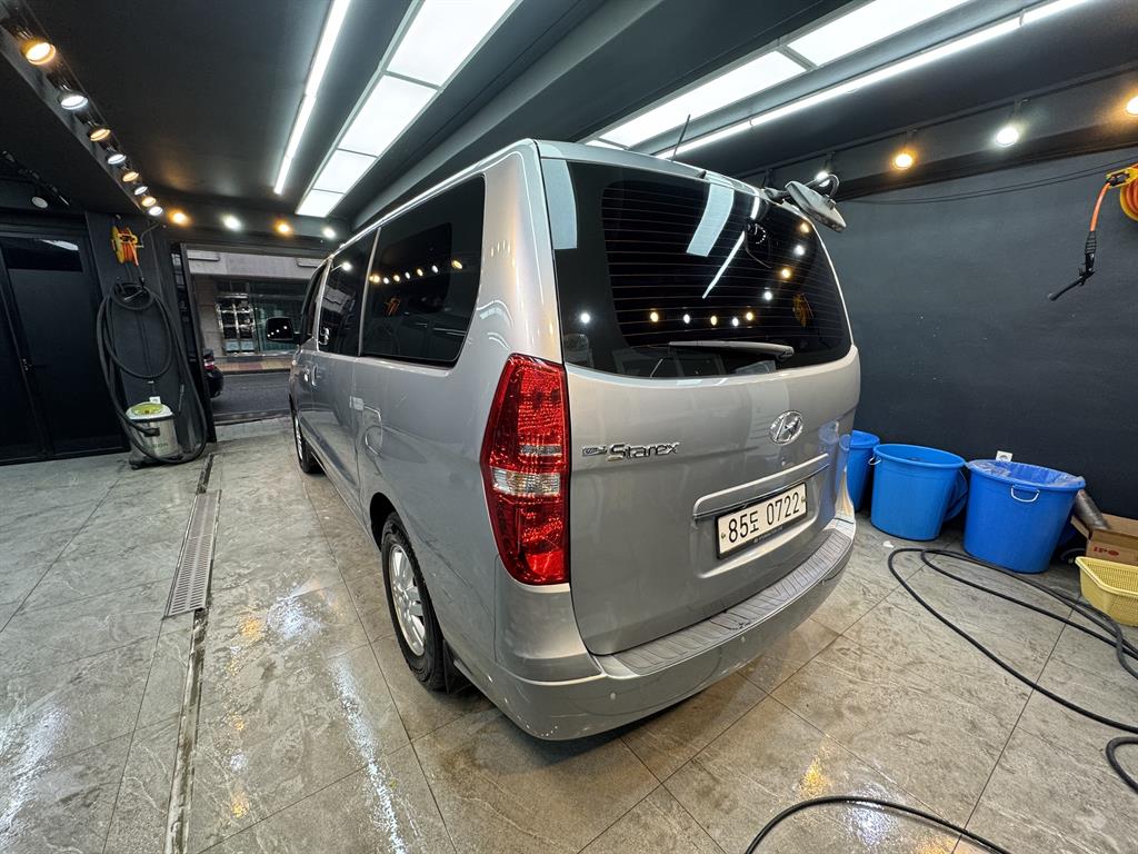 HYUNDAI Starex - Vista 6