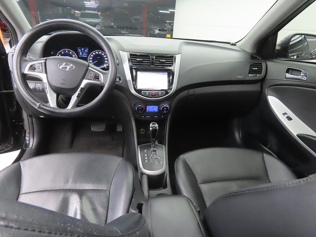 HYUNDAI Accent - Vista 7