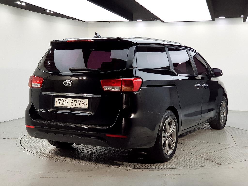 KIA Carnival - Vista 4