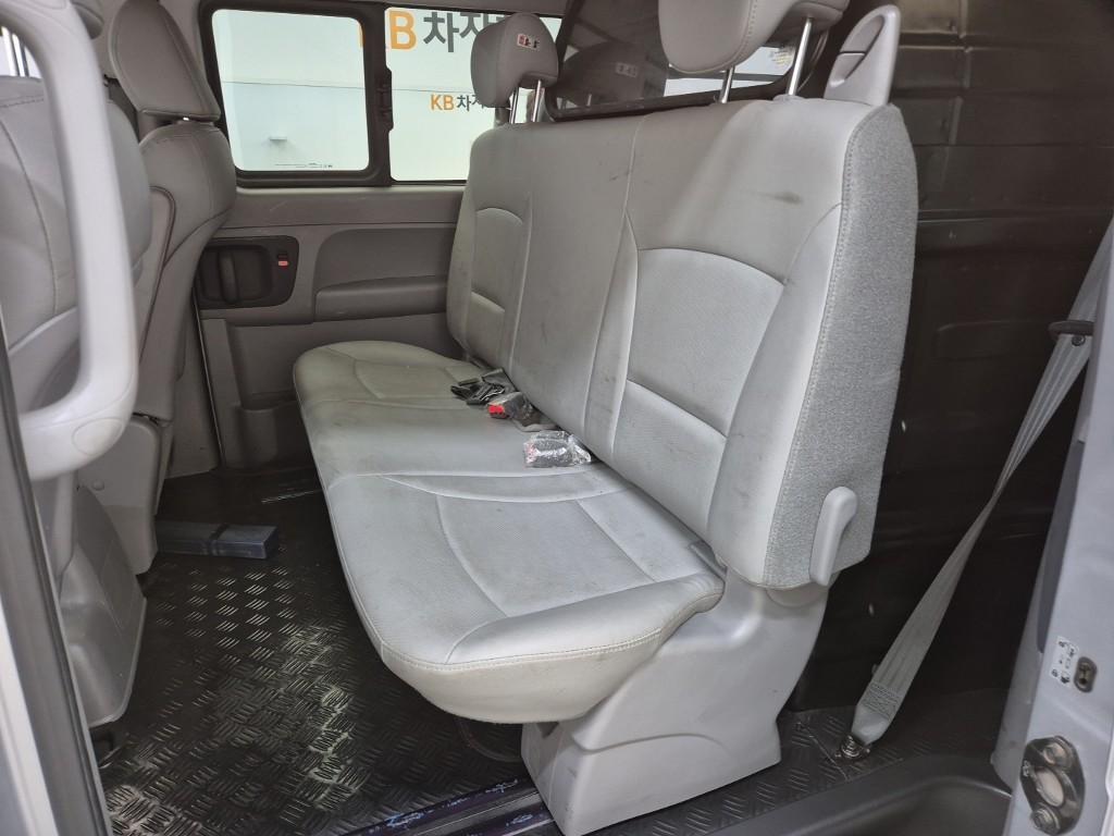 HYUNDAI Starex - Vista 12