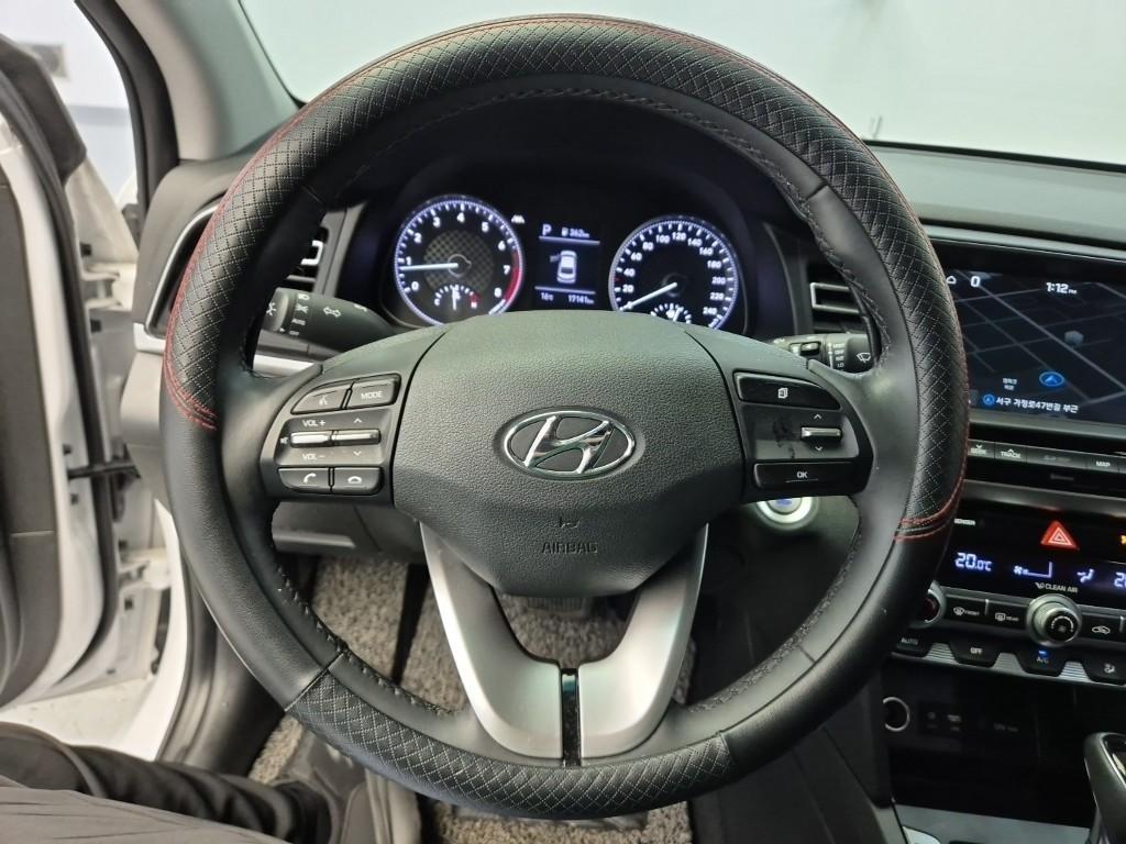 HYUNDAI Avante - Vista 8