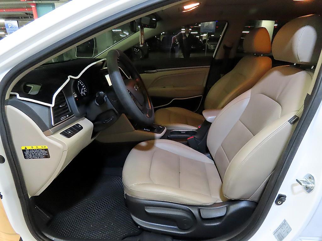 HYUNDAI Avante - Vista 6