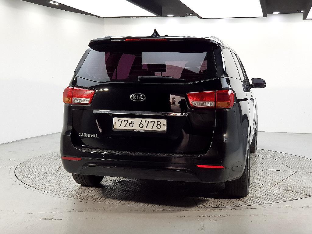 KIA Carnival - Vista 3