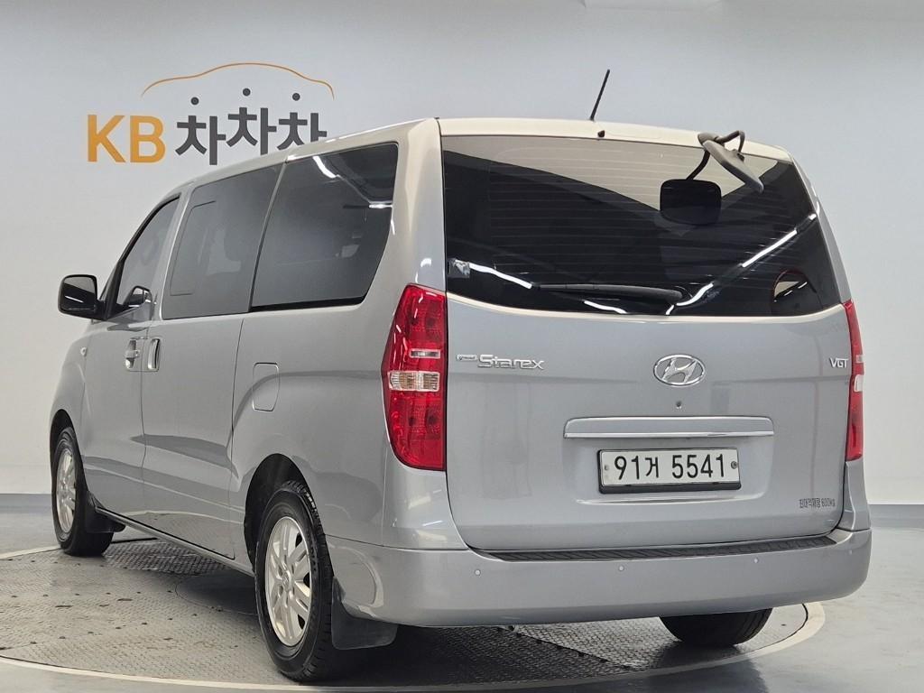 HYUNDAI Starex - Vista 2